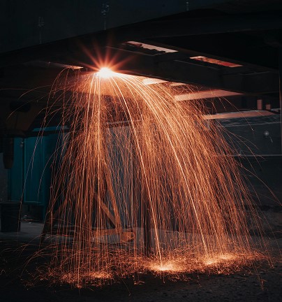 welding spatter caused by unstable arc MIG welding example