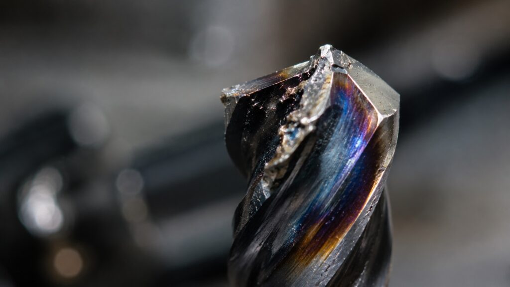 Overheated carbide end mill caused by missing coolant flow